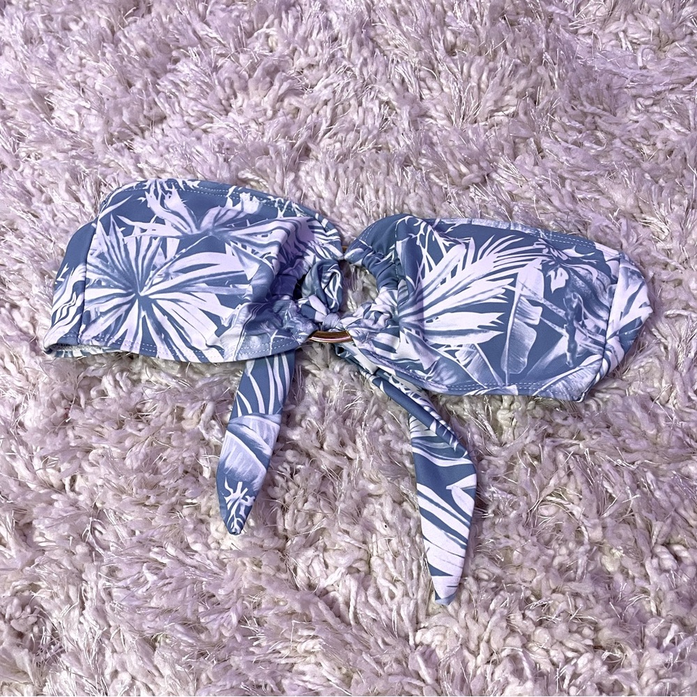 strapless blue and white floral bikini, women’s small, gold ring in the center